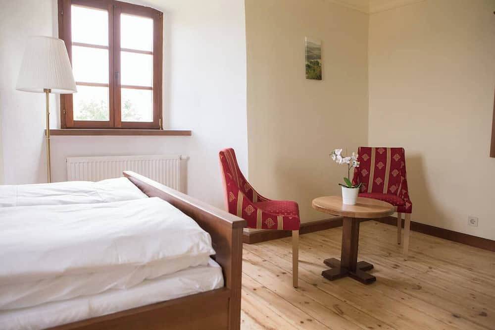 Entire apartment, Castle Room 6 - Hohenhardter Hof in Wiesloch, Kraichgau