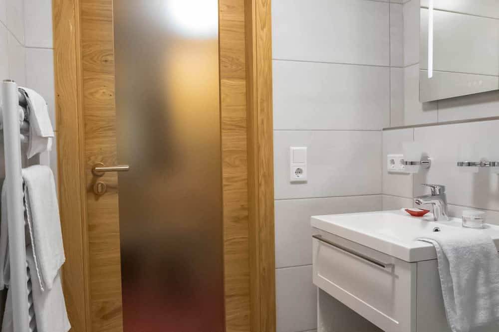 Ganze Wohnung, Komfortables Doppelzimmer im Herzen von Heidenheim in Heidenheim (Mittelfranken), Altmühltal