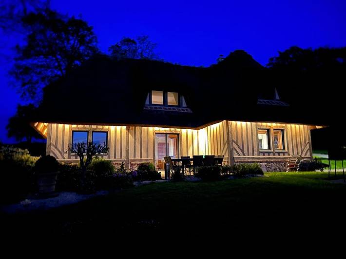 Location de vacances pour 8 personnes, avec jardin ainsi que piscine et vue à Saint-Samson-de-la-Roque