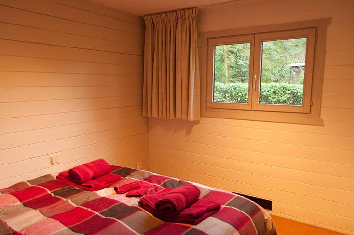 La Dolce Vita gemütliches Chalet mitten in der Natur mit Sauna und Jacuzzi in Knesselare, Ostflandern