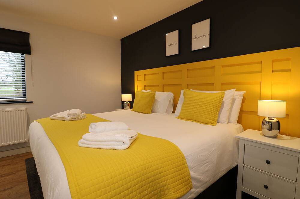 The Coach House 5*, Private Hot tub, Derbyshire Dales/Peak District. in Norbury and Roston, Derbyshire