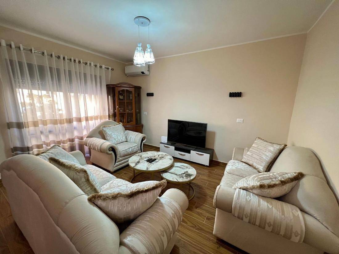 Geheel appartement, Vakantieappartement voor 2 personen met balkon in Durrës (stad), Albanië