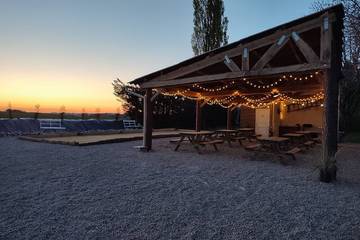 Gîte pour 36 personnes, avec jardin à Bellon
