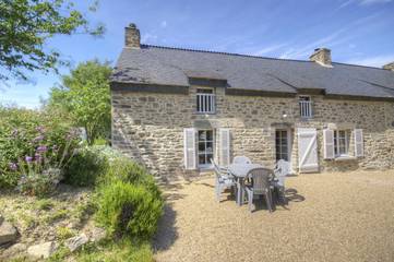 Gîte pour 6 personnes, avec terrasse et jardin à Peillac