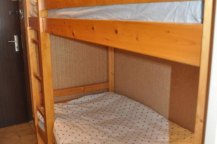 Entire apartment, Cosy traditional studio with lake views, minutes from ski slopes and beaches. in Thollon-les-Mémises, Thonon-les-Bains region