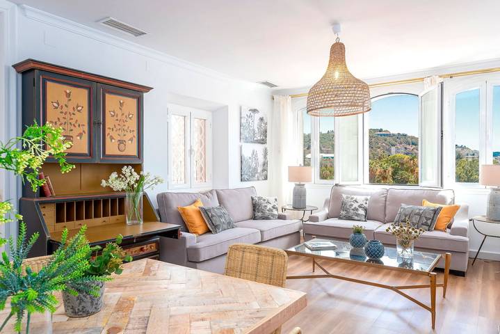 Ganze Wohnung, Penthouse with Private Terrace, Stunning Views. Plaza de la Marina in Altstadt Málaga, Malaga