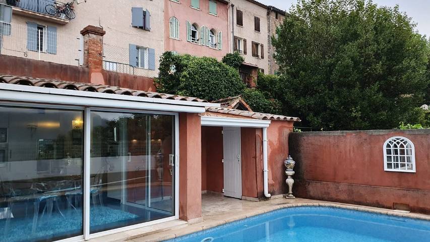 Gîte pour 2 personnes, avec piscine et jardin à Bagnols-en-Forêt