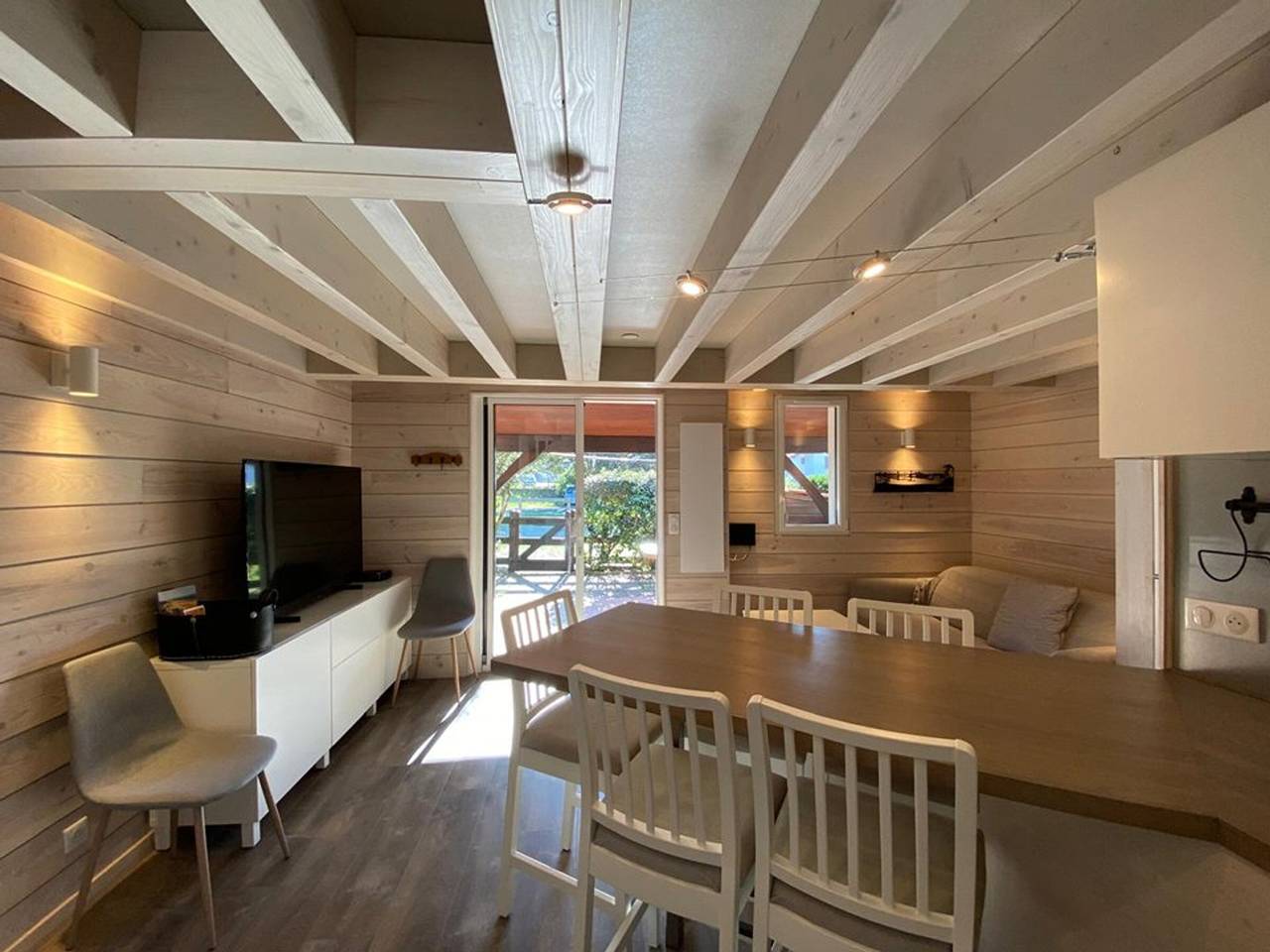 Villa Patio Rénovée avec Terrasse Couverte, Proche du Port et Centre d'Hossegor in Capbreton, Côte d’Argent