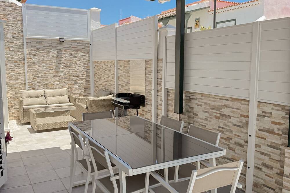 Pambnb - House next to the Beach, Terrace, Fiber Wi-Fi, Bbq in Abades, Arico