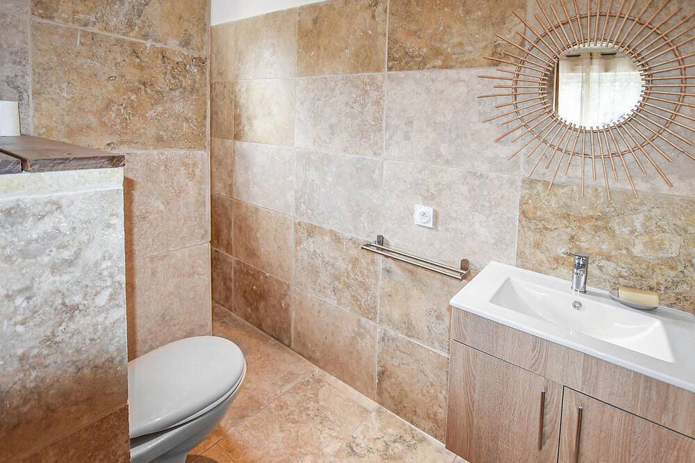 Schönes Haus in Grignan mit privatem Swimmingpool, der drinnen oder draußen. in Grignan, Nyons und Umgebung