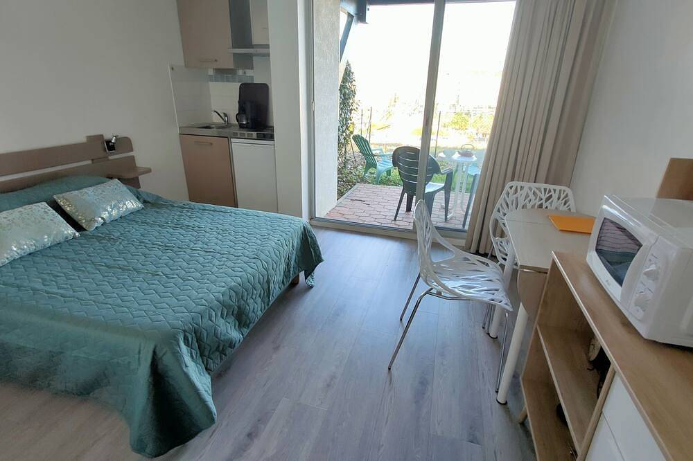 Apartamento entero, Ground floor studio with small garden in the center of Cambo les bains. in Cambo-les-Bains, Region de Bayona
