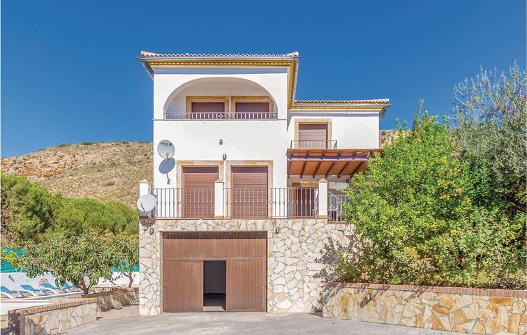 Apartamento de lujo: Piscina, Terraza y WiFi, Cerca del Río y Restaurantes. in Iznájar, Sierras Subbéticas