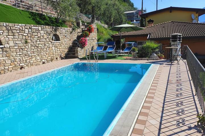 Appartamento vacanze per 4 persone, con giardino e piscina, con animali domestici - 1