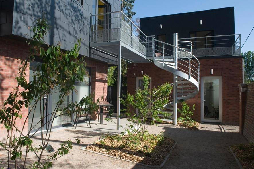 Appartement entier, Studio with Terrace in Saint-Amand-les-Eaux, Région de Valenciennes