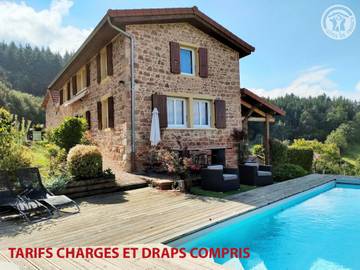 Gîte pour 10 personnes, avec jardin et terrasse, animaux acceptés à Belmont-de-la-Loire