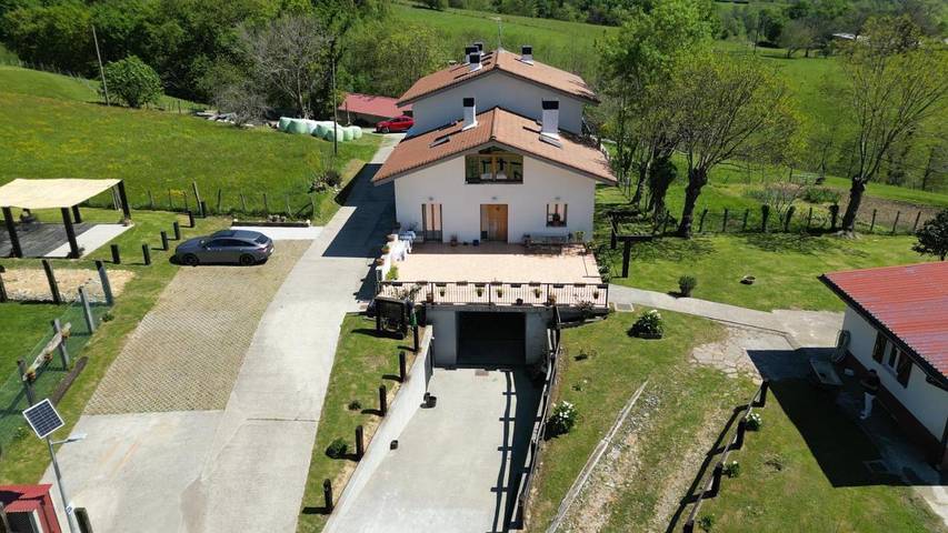 Gîte pour 2 personnes, avec Balcon et Terrasse ainsi que Jardin et Vue dans Lezo