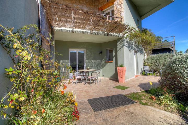 Gîte pour 2 personnes, avec Terrasse et Jardin ainsi que Piscine et Vue