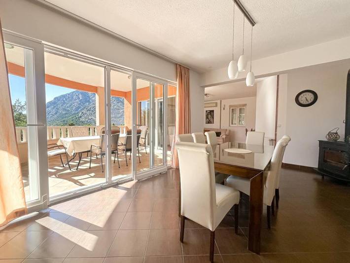 Ferienwohnung für 8 Personen, mit Balkon und Terrasse sowie Garten