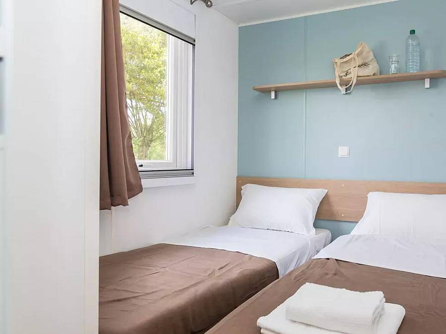 Flower Camping le Port de la Chaîne - Mobilhome 6 personas - Mobil Home estándar 32m² (3 habitaciones) + terraza integrada in Pleubian, Costa de granito rosa