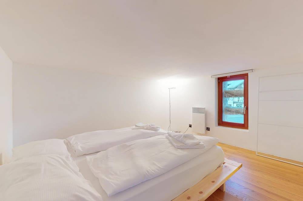 Apartamento entero, Moderno, luminoso apartamento de 1 1/2 habitación con un bonito balcón en un lugar soleado y tranquilo in Bregaglia, Engadina