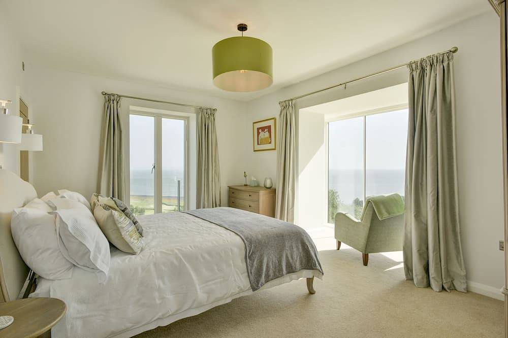 Stunning coastal home with panoramic sea views in Porlock Weir - 6 bed / 6 bath in Porlock, Somerset