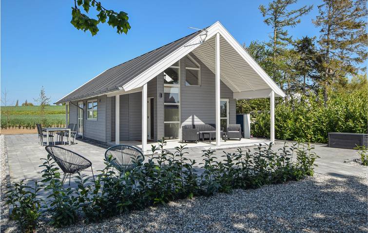 Ferieudlejning for 6 personer, med Terrasse og Have i Kerteminde
