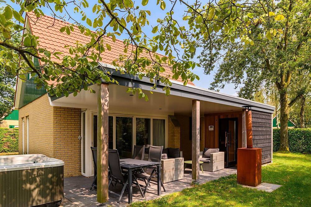 Luxury bungalow for 4 people in Diessen, Nordbrabant