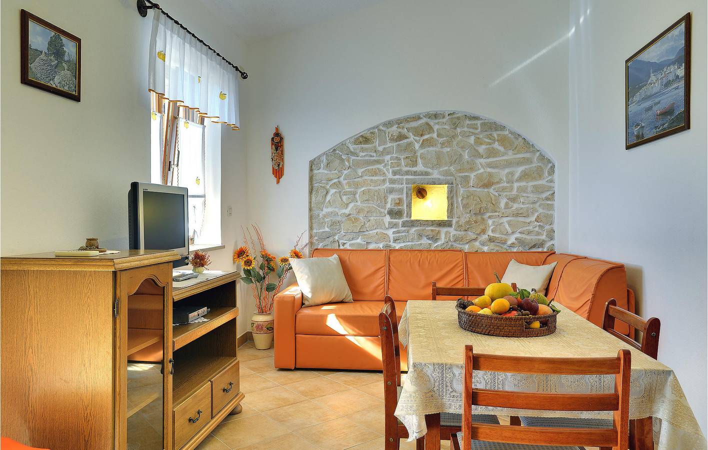 Ganze Ferienwohnung, Gemütliche Ferienwohnung mit Terrasse, WLAN und 1,5 km zum Strand in Marčana, Südküste Istrien