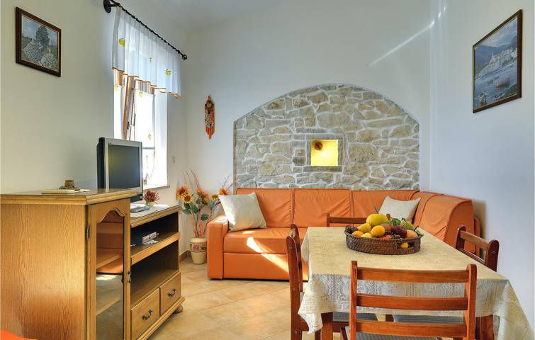Ganze Ferienwohnung, Gemütliche Ferienwohnung mit Terrasse, WLAN und 1,5 km zum Strand in Marčana, Südküste Istrien