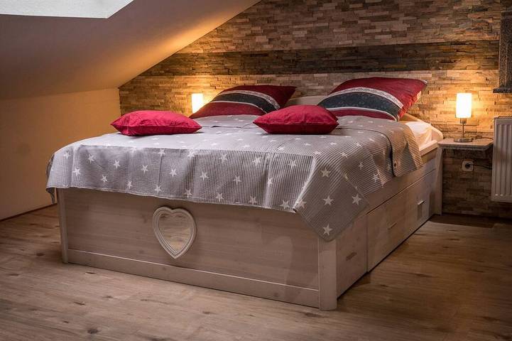 Ganze Wohnung, Eifel Loft-Ferienwohnung  \"3 Bergeblick\" für max. 5 Personen in Ettringen, Osteifel