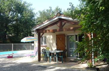 Gîte pour 4 personnes, avec piscine ainsi que terrasse et jardin à Caussade