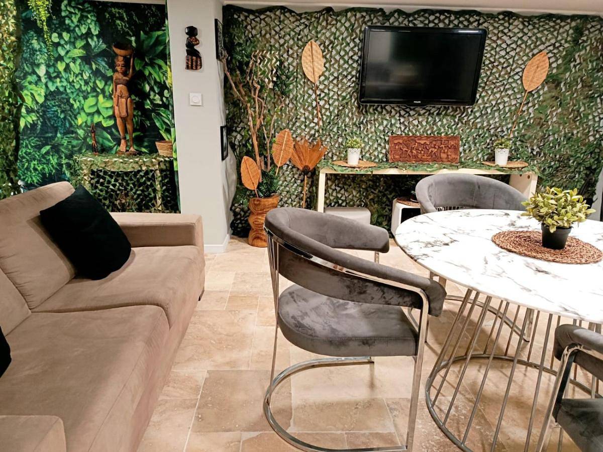 Appartement entier, Secret Jungle Love in Thézan-lès-Béziers, Côte méditerranéenne (France)