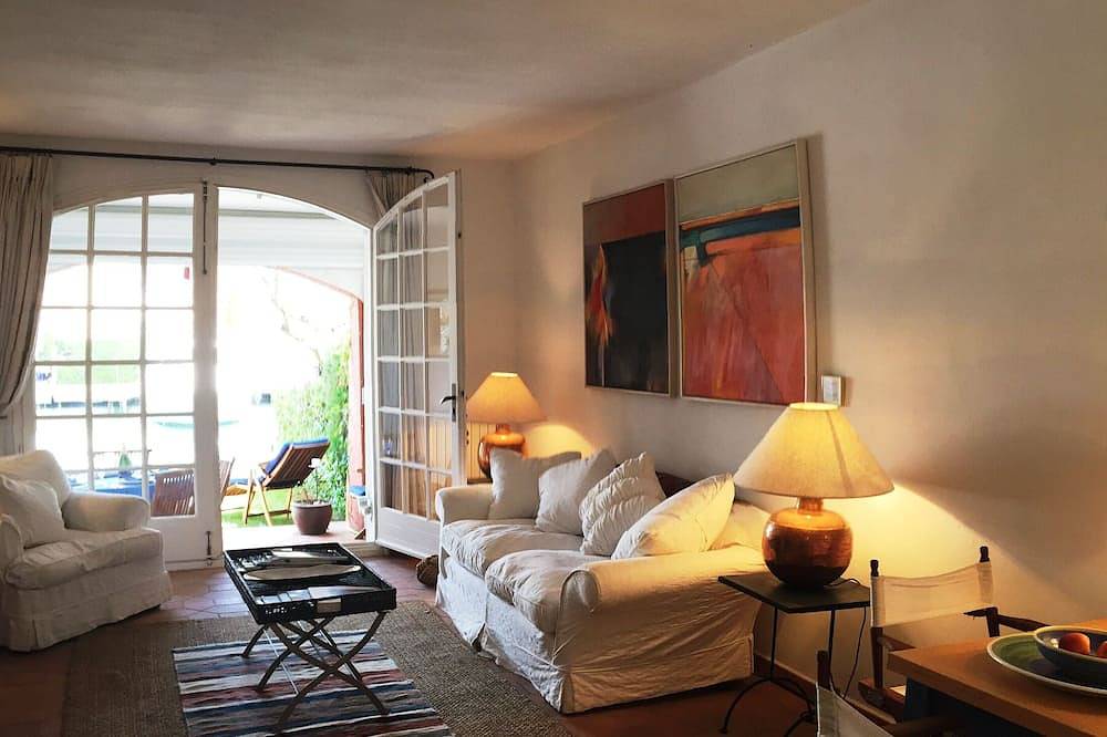 Luxuriöses Haus am Ufer von Port Grimaud in der Nähe des glamourösen St. Tropez mit Liegeplatz in Port Grimaud, Grimaud