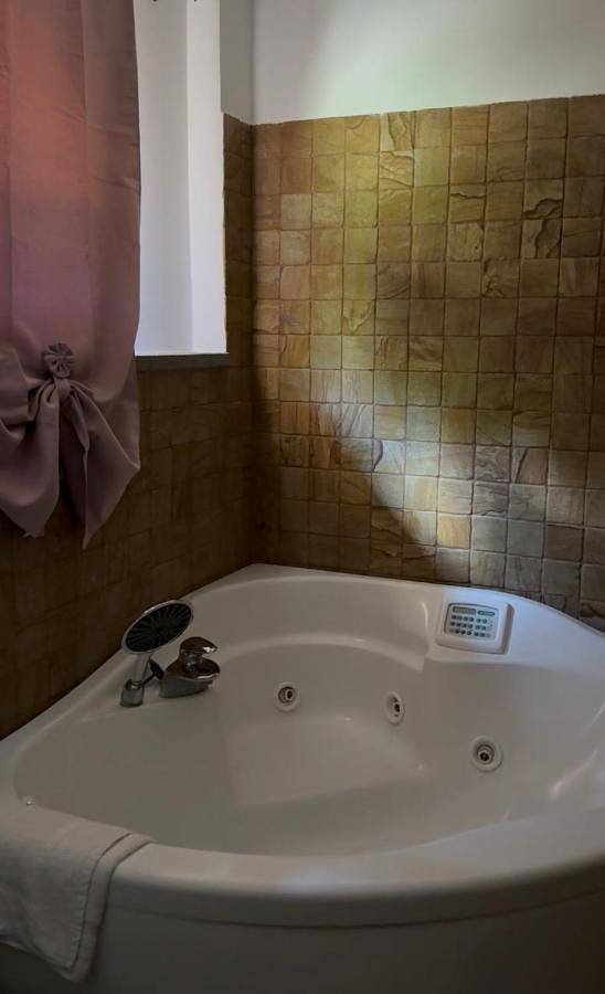 Location de vacances pour 2 personnes, avec Terrasse et Jacuzzi ainsi que Jardin et Piscine à Orvieto - 2