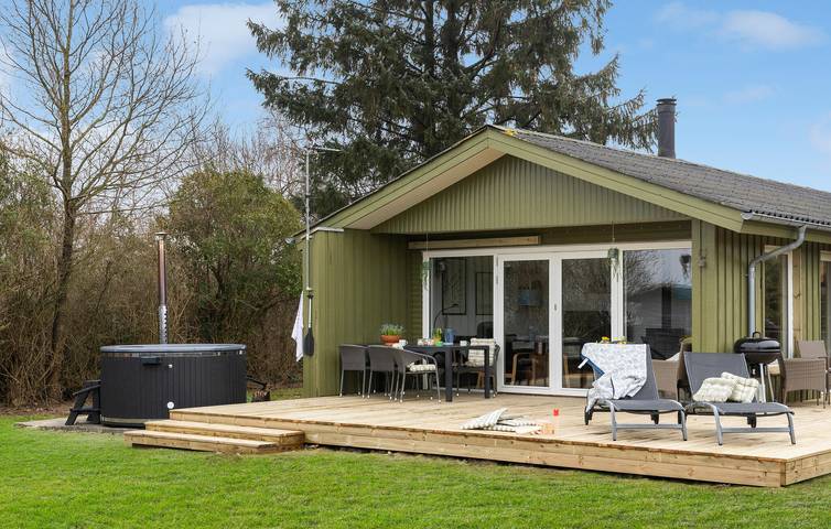 Ferieudlejning for 4 personer, med have og terrasse i Bogense