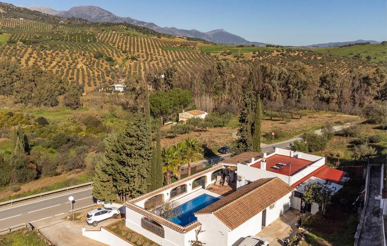 Apartamento para 10 personas, con Terraza y Piscina en Guaro 