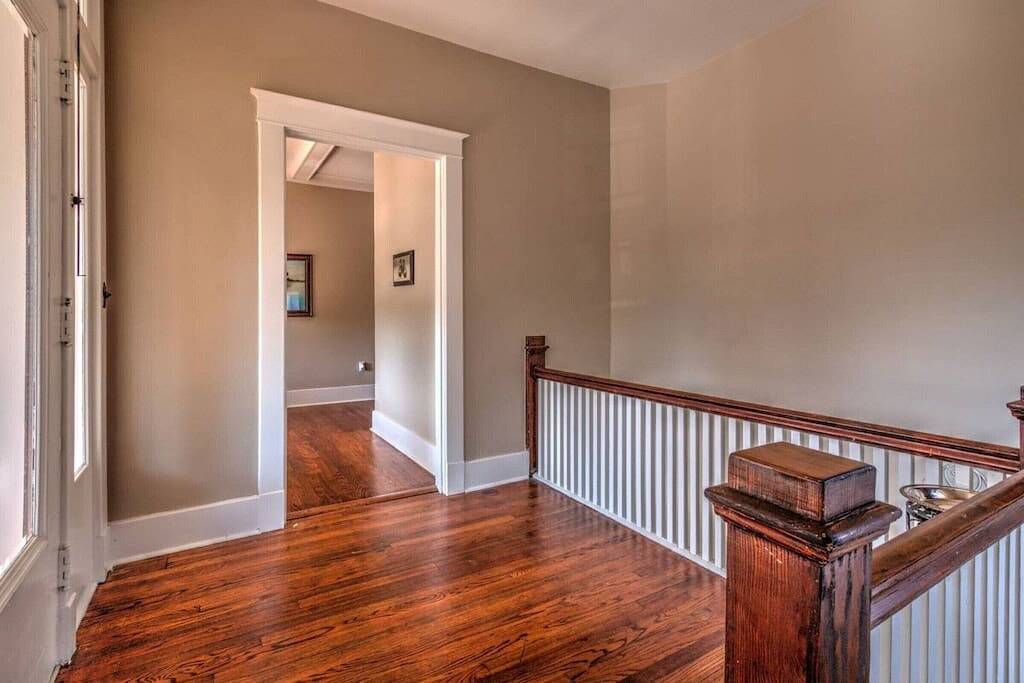 Ganze Wohnung, Historic but Modern with Relaxing Natural Light in Memphis, Tennessee