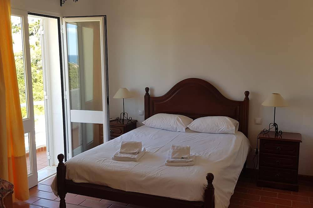 Strandhuis in Benagil, Carvoeiro in Benagil, Faro District
