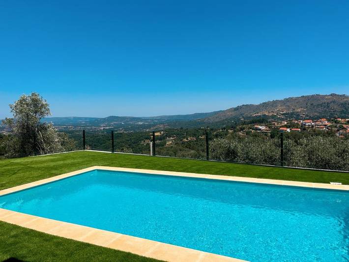 Casa de férias para 6 pessoas, com piscina e jardim e ainda terraço and vista em Celorico da Beira