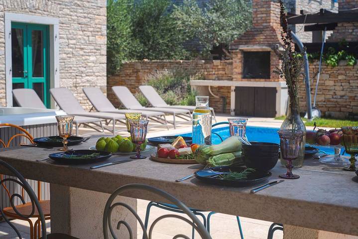 Location de vacances pour 10 personnes, avec piscine et jardin, animaux acceptés à Vodnjan - 4