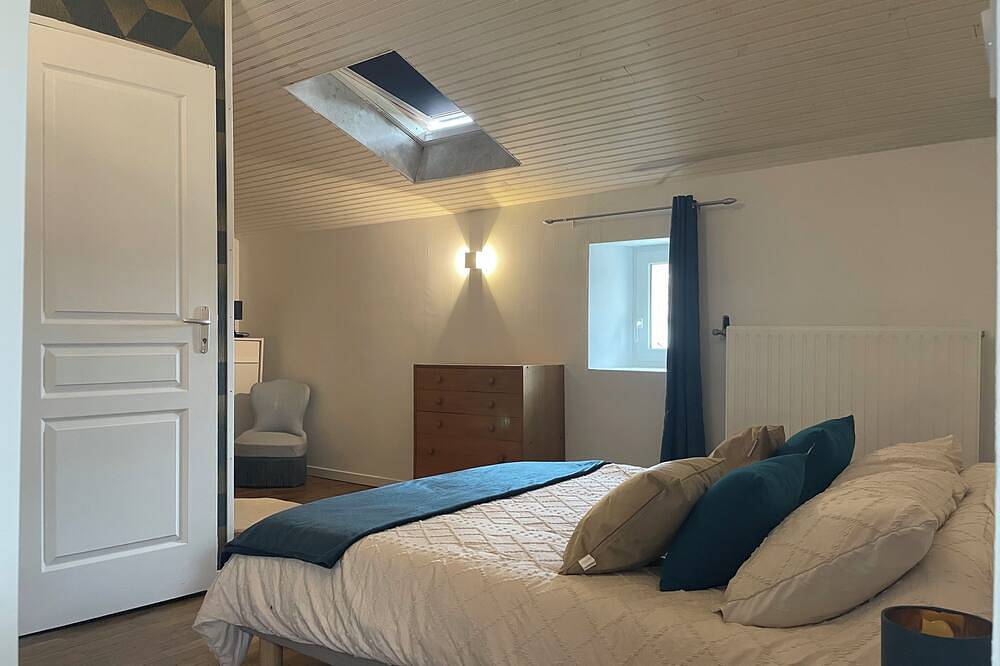 Ganze Wohnung, 🏡 Maison \"L'Écolier\" - Terrace & private parking - 10 min from Futuroscope in Beaumont, Vienne