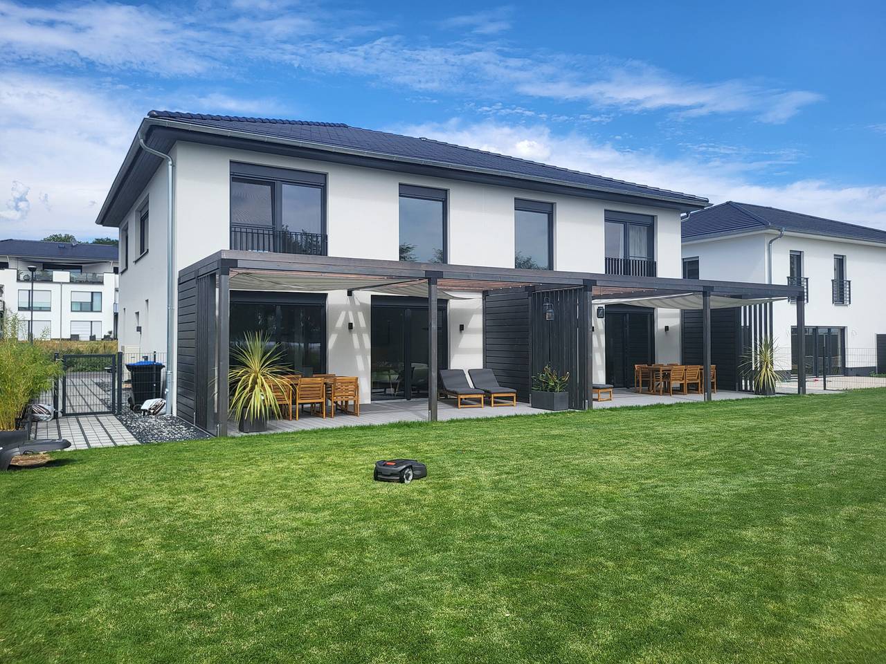 Casa vacanze 'Schlossterrassen 8b' con vista lago, terrazza privata e Wi-Fi in Pouch, Muldestausee