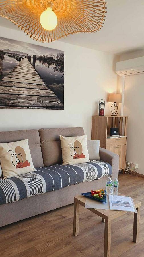 Gîte pour 4 personnes, avec vue ainsi que vue sur le lac et jardin dans Port Gregau - 3