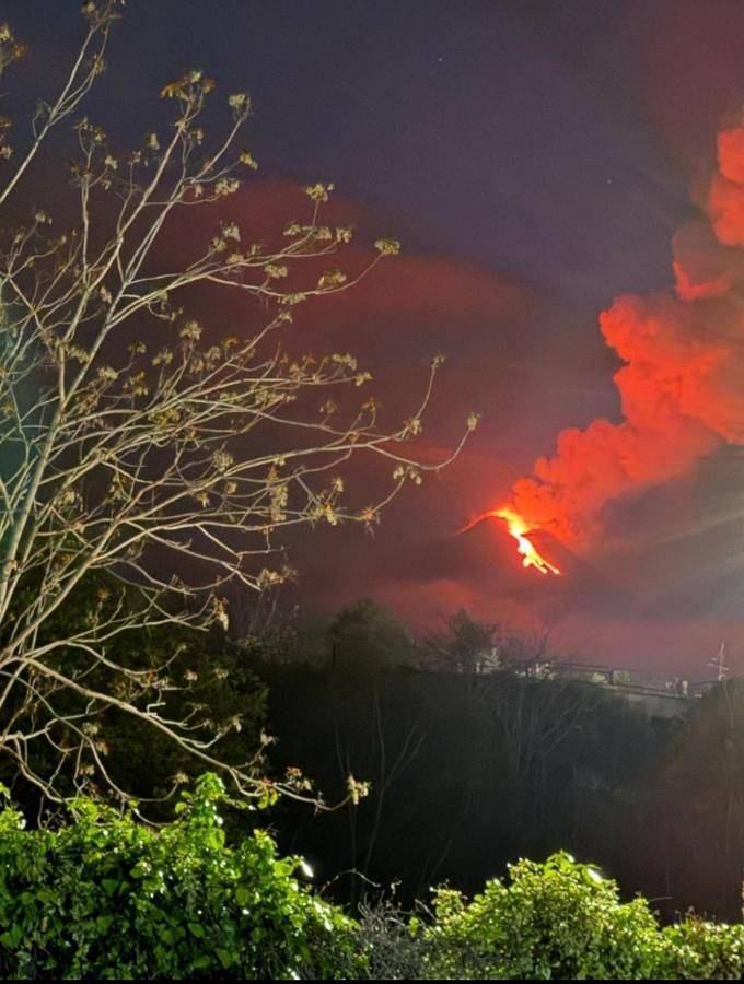 B&b per 7 persone, con panorama e giardino sull' Etna