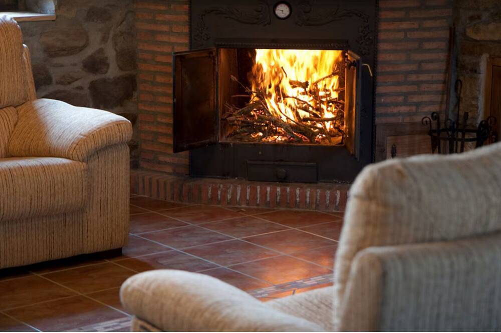 El Ramayal - Stone House with Covered Patio in San Vitero, Zamora Province
