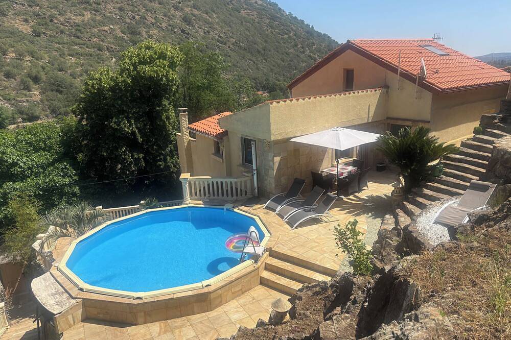 Location de Vacances avec Piscine Privée in Ria-Sirach, Parc naturel régional des Pyrénées catalanes