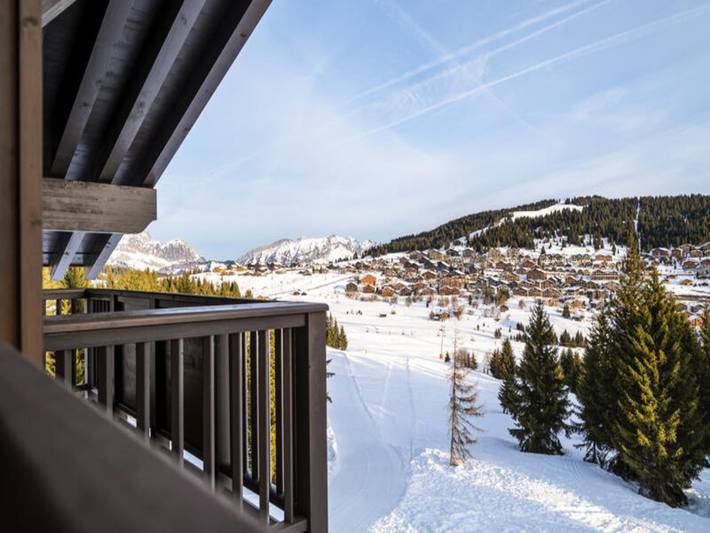 Gîte pour 4 personnes, avec sauna ainsi que piscine et balcon, adapté aux familles à Villard-sur-Doron