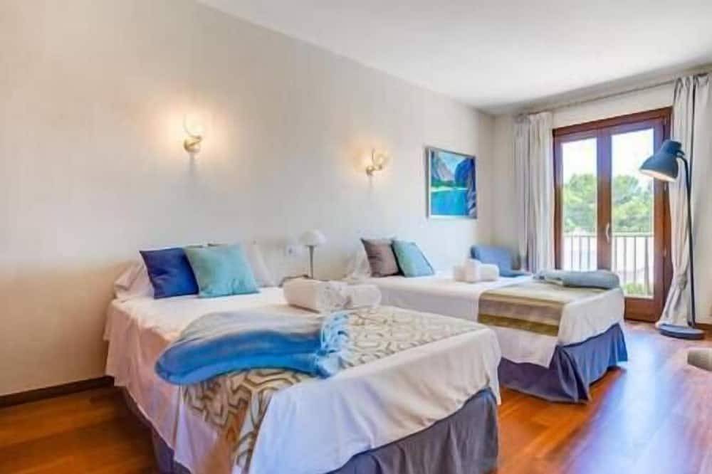 Villa Isabel, Villa in Cala Estancia near Palma in Can Pastilla, Palma di Maiorca