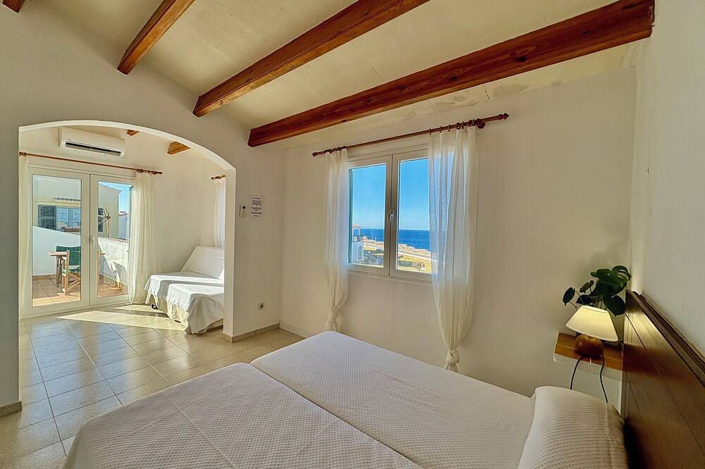 Villa Victor con piscina privada, Villa Victor Pont d'en Gil in Cala Blanes, Ciudadela