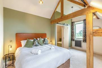 Log Cabin for 10 People in Shrewsbury, Shropshire, Photo 1